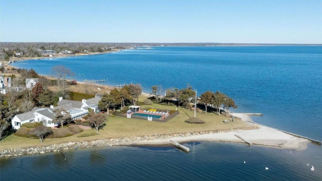 Droneshot of the Point’s beachfront