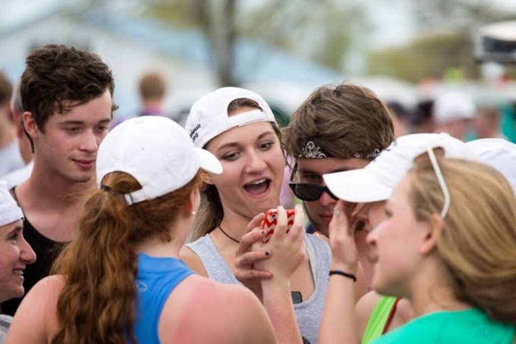 A Gen Zer showing her friends something on their phone