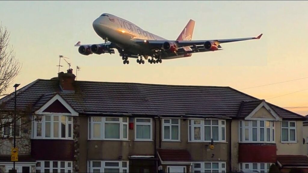 Big planes flying low over houses