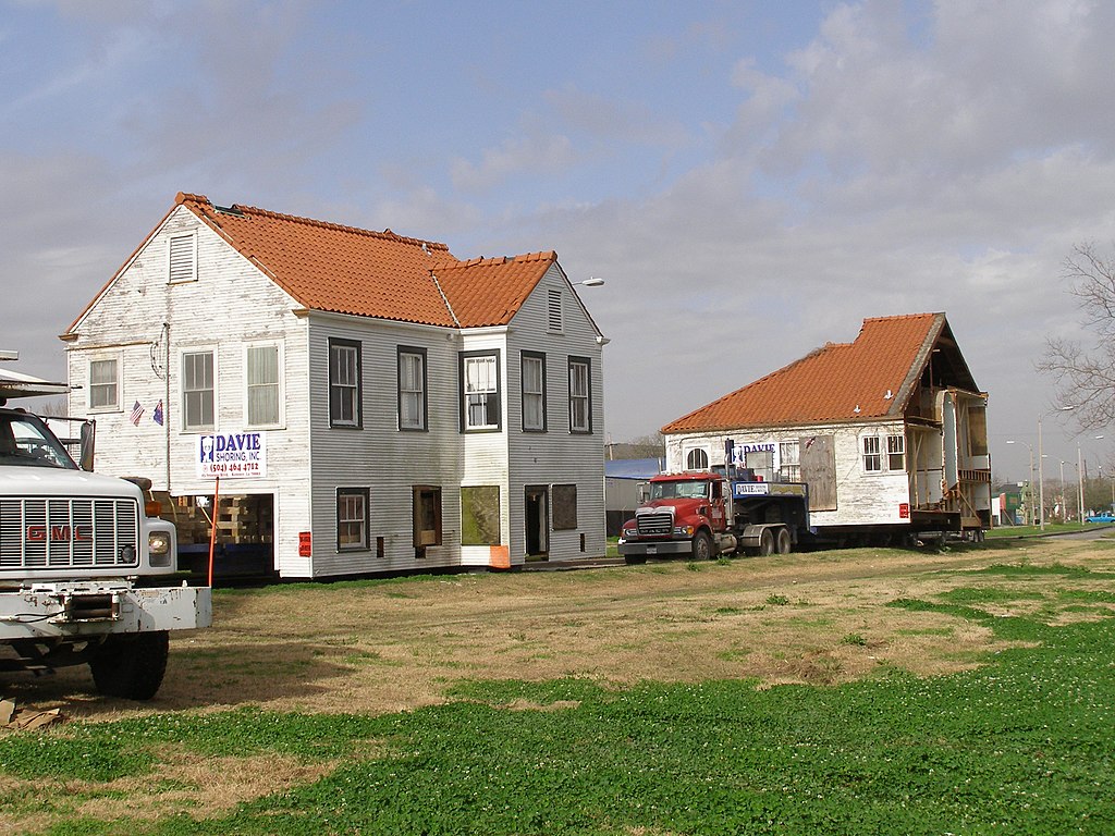 House being moved, Earhart Boulevard, New Orleans