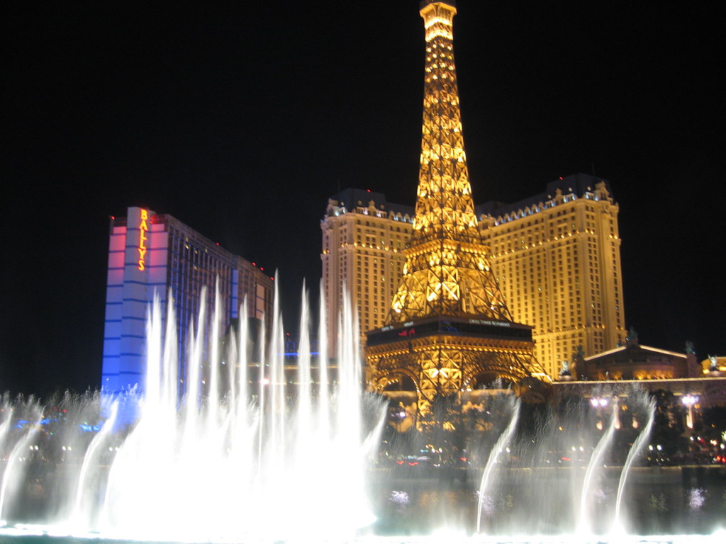 Paris hotel in Las Vegas from across the street during the Bellagio fountain show