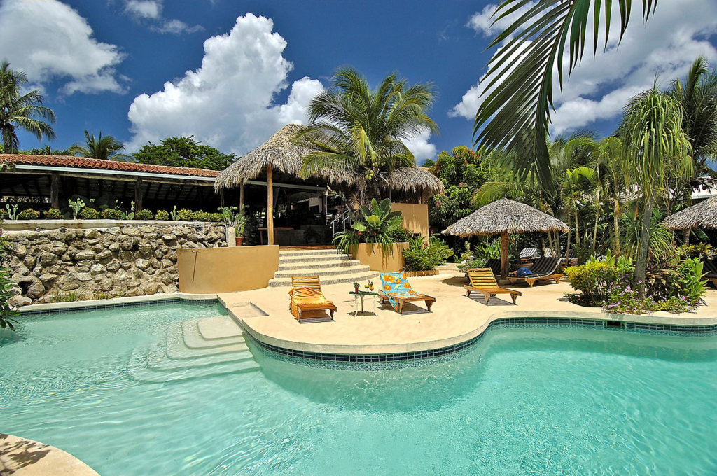 Homely hotel with a green swimming pool in Costa Rica