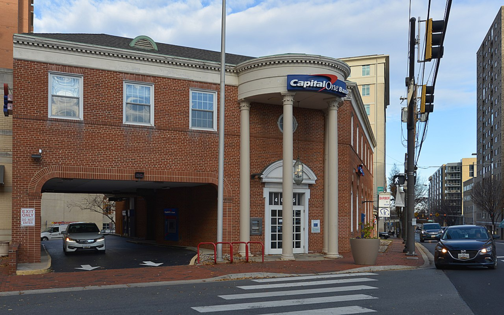 A building housing a branch of Capital One