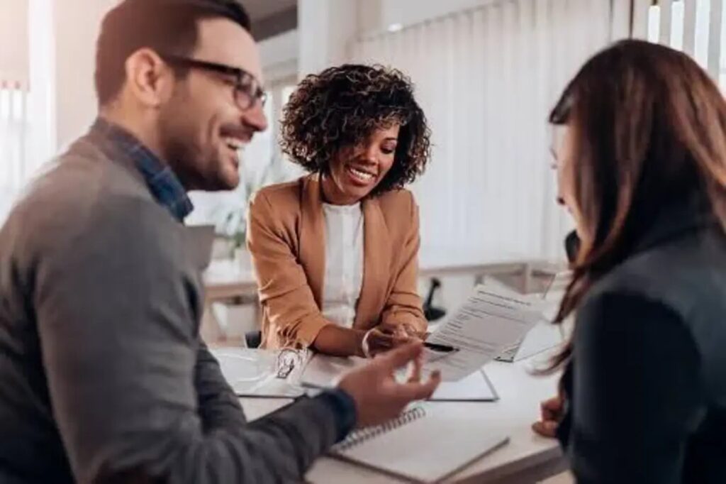 Couple consulting for financial advice