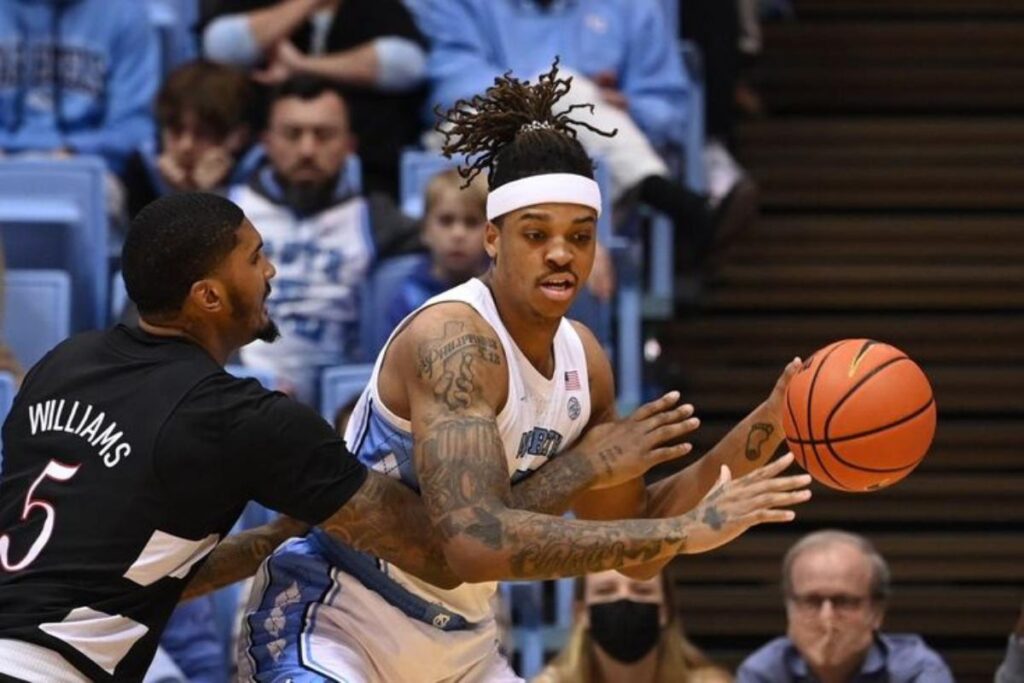 Armando Bacot tackles