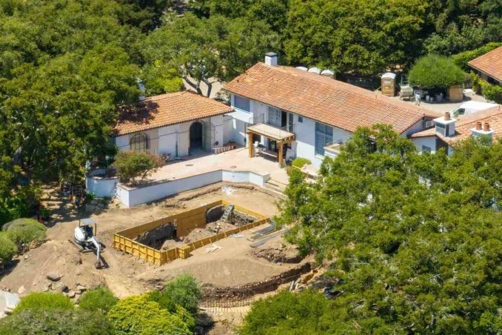 Aerial view of Aniston’s Montecito mansion being remodeled