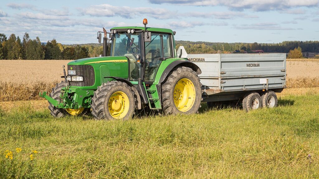 John Deere 6620 tractor with grain trailer