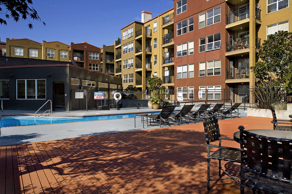 The pool and exterior of an AIMCO apartment