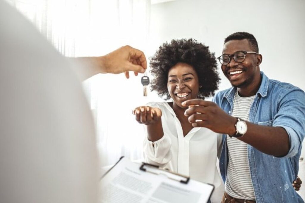 Couple collecting key to new home