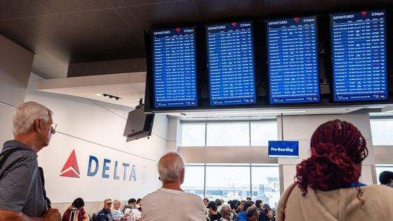 People stranded at the airport due to CrowdStrike outage