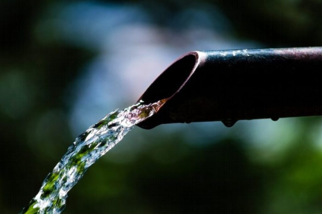 Water running from a metal pipe