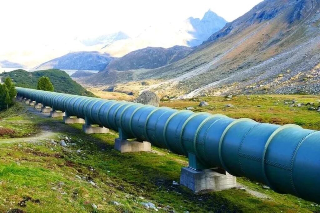 A water pipeline installation in Saudi Arabia