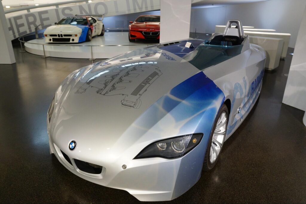 Hydrogen combustion engine study at the BMW Museum