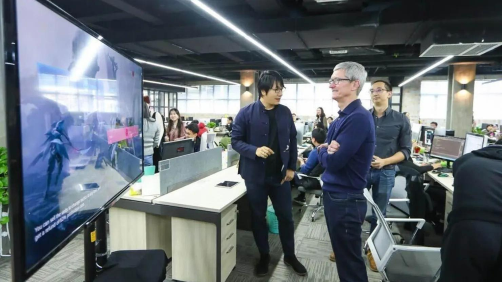 Tim Cook visits Hero Games in 2017