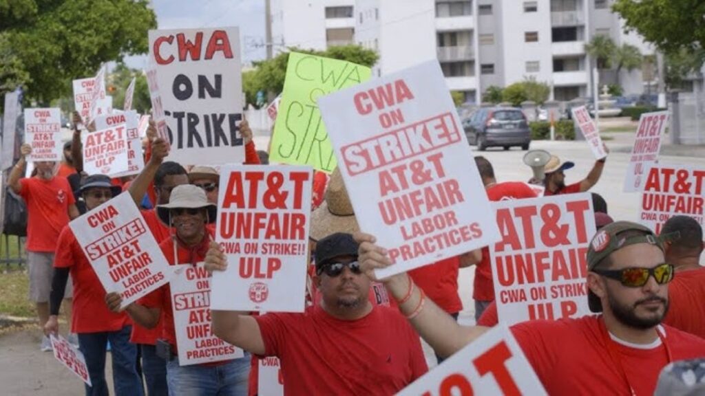 AT&T workers rally on the street