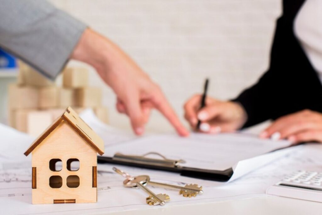 Signing a loan agreement for real estate investment