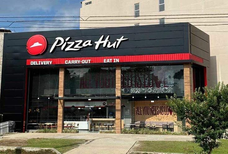 an image of a Pizza Hut restaurant