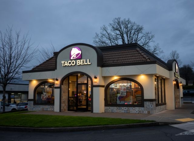 An image of a Taco Bell building