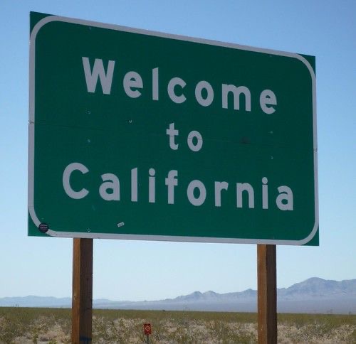 An image of a sign board saying welcome to California