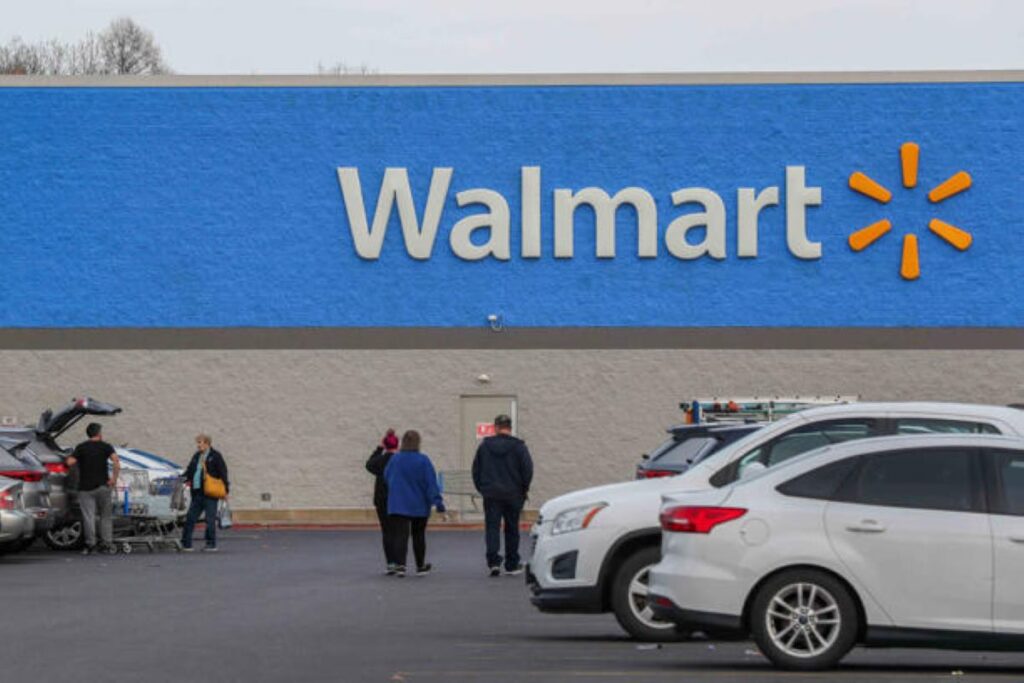 Walmart e-commerce sales are encouraging less traffic in brick-and-mortar stores